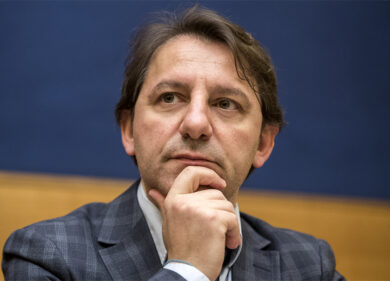 Tridico, stipendio raddoppia. Conte: “Farò verifiche”. E Di Maio…