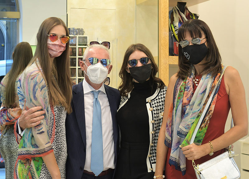 De Wan presenta il foulard Mythos De Wan presenta il foulard Mythos