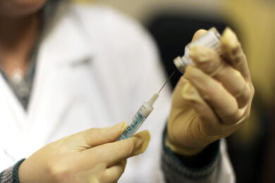 Meno morti da Covid con vaccinazioni per influenza, lo studio del Monzino