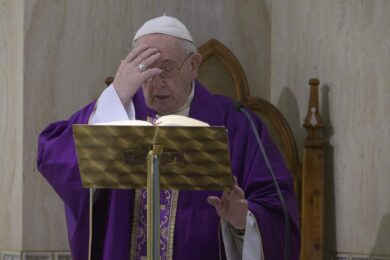 Vaticano, Il Papa declassa la Segreteria di Stato. Basta gestione dei soldi