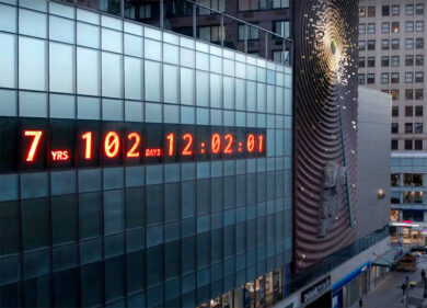 Clima, a New York parte l’orologio: “Alla Terra restano sette anni di vita”