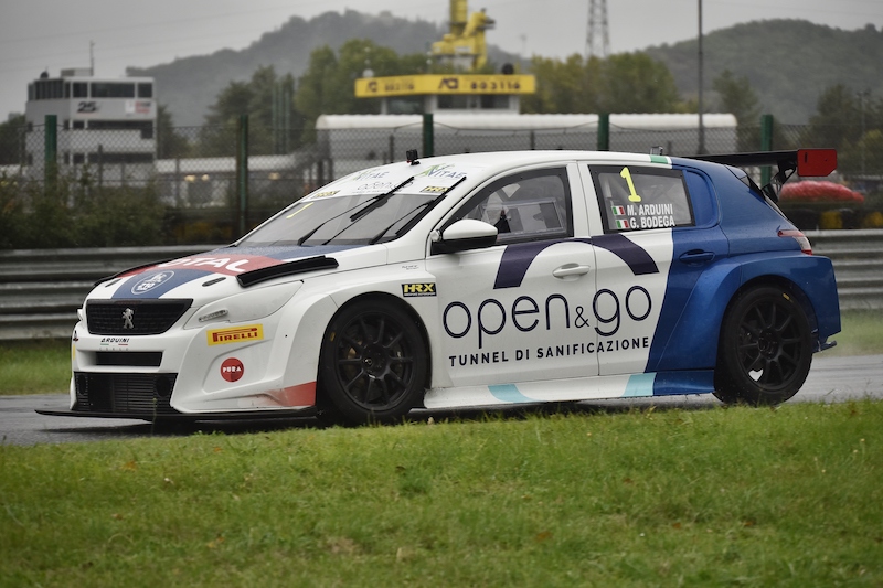 La 308 di Arduini-Bodega centra il podio sotto il diluvio di Magione La 308 di Arduini-Bodega centra il podio sotto il diluvio di Magione