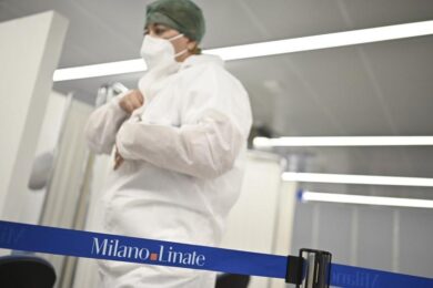 Covid 19, positivo al test rapido prima del volo Linate-Roma