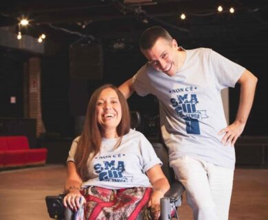 Famiglie SMA: Saverio Raimondo sostiene la campagna “Non c’è SMA che tenga”