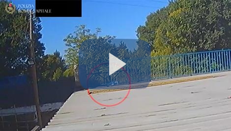 Rifiuti, montagne di spazzatura buttata in strada: preso il re degli “zozzoni” Rifiuti, montagne di spazzatura buttata in strada: preso il re degli “zozzoni”