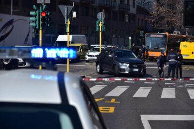 Muore investita da un auto: aveva 57 anni. Il conducente al test alcool-droga