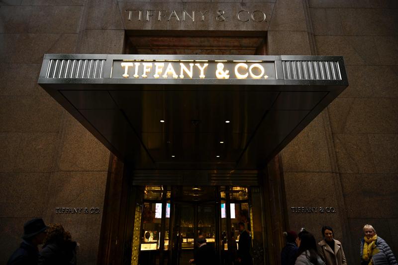 Usa, Lvmh denuncia Tiffany: le sue prospettive economiche sono “tristi” Usa, Lvmh denuncia Tiffany: le sue prospettive economiche sono “tristi”