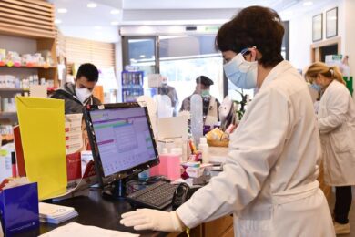 Covid-19 e aderenza terapeutica: il ruolo fondamentale delle farmacie