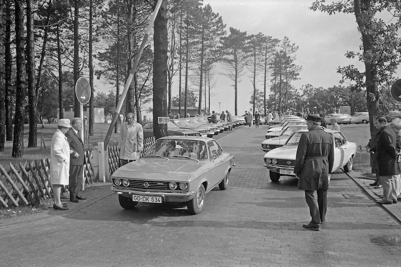 Opel Manta festeggia al Timmendorfer Strand il 50 compleanno