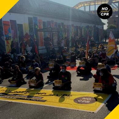 “Mai più lager. No al Cpr di via Corelli”, il sit-in blocca il traffico