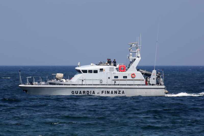 Guardia di Finanza spara a peschereccio tunisino: ha speronato una motovedetta Guardia di Finanza spara a peschereccio tunisino: ha speronato una motovedetta