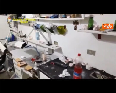 Denunciato falso dentista, aveva ambulatorio abusivo a Napoli