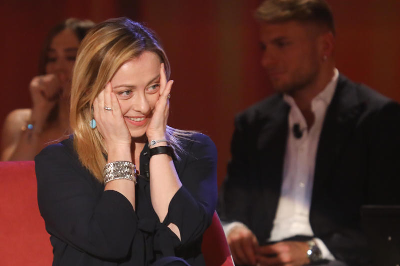 Sondaggi, Giorgia Meloni scavalca M5S. Lega di Salvini e Pd invece… Sondaggi, Giorgia Meloni scavalca M5S. Lega di Salvini e Pd invece…