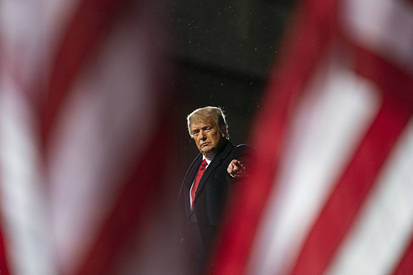 Usa, Trump e Melania positivi al Covid-19. Contagiati dalla consigliera Hicks Usa, Trump e Melania positivi al Covid-19. Contagiati dalla consigliera Hicks