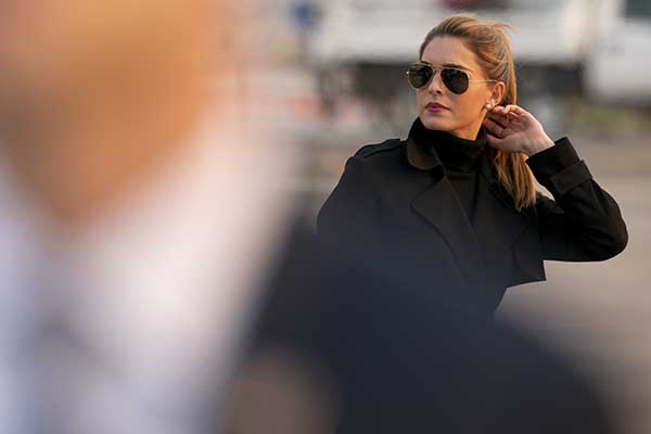 Usa, Trump e Melania positivi al Covid-19. Contagiati dalla consigliera Hicks Usa, Trump e Melania positivi al Covid-19. Contagiati dalla consigliera Hicks