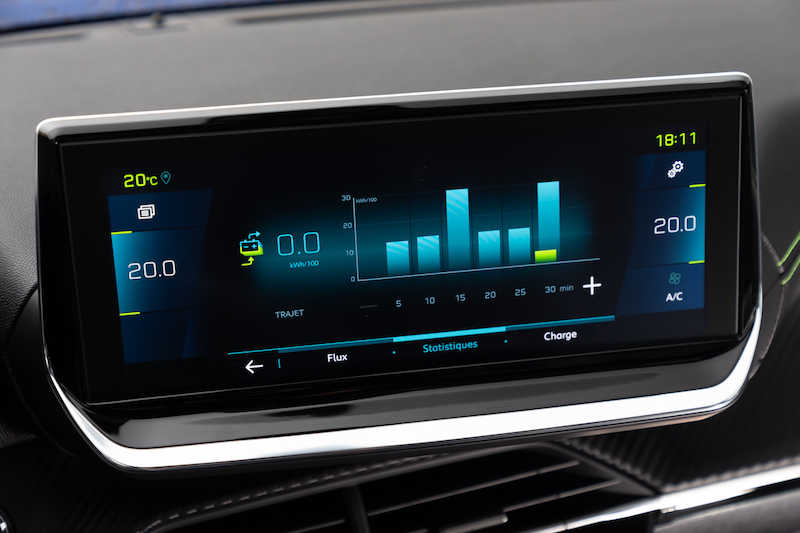 Sulle nuove Peugeot e-208 e SUV e-2008 disponibile il caricatore da 11 KW Sulle nuove Peugeot e-208 e SUV e-2008 disponibile il caricatore da 11 KW