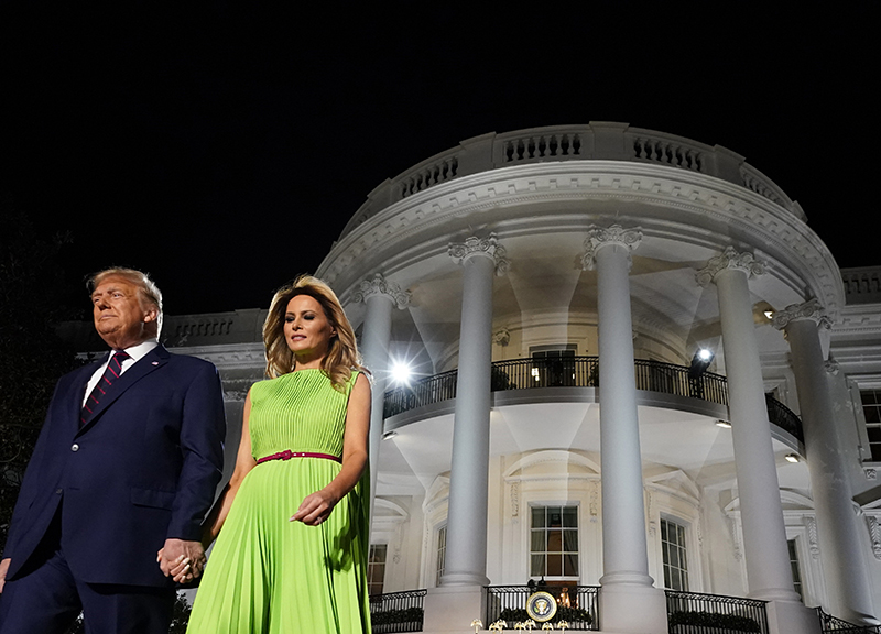 Coronavirus, Trump ricoverato con sintomi. Altre positività nello staff Coronavirus, Trump ricoverato con sintomi. Altre positività nello staff