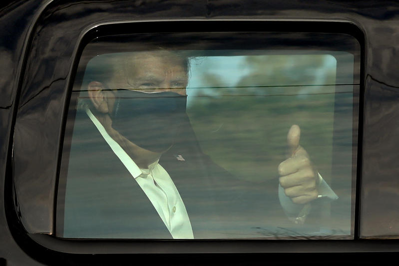 Coronavirus, passerella di Trump per i fan. Biden mai così avanti: +14 punti Coronavirus, passerella di Trump per i fan. Biden mai così avanti: +14 punti