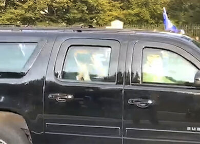 Coronavirus, passerella di Trump per i fan. Biden mai così avanti: +14 punti