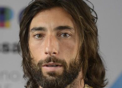 Brumotti aggredito a Tor Bella Monaca: inviato di Striscia assalito dai pusher