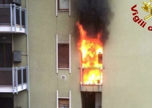 Milano: incendio in appartamento a San Donato Milano: incendio in appartamento a San Donato