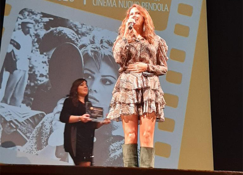 Janet De Nardis sul podio per la migliore regia al Terra di Siena Festival Janet De Nardis sul podio per la migliore regia al Terra di Siena Festival