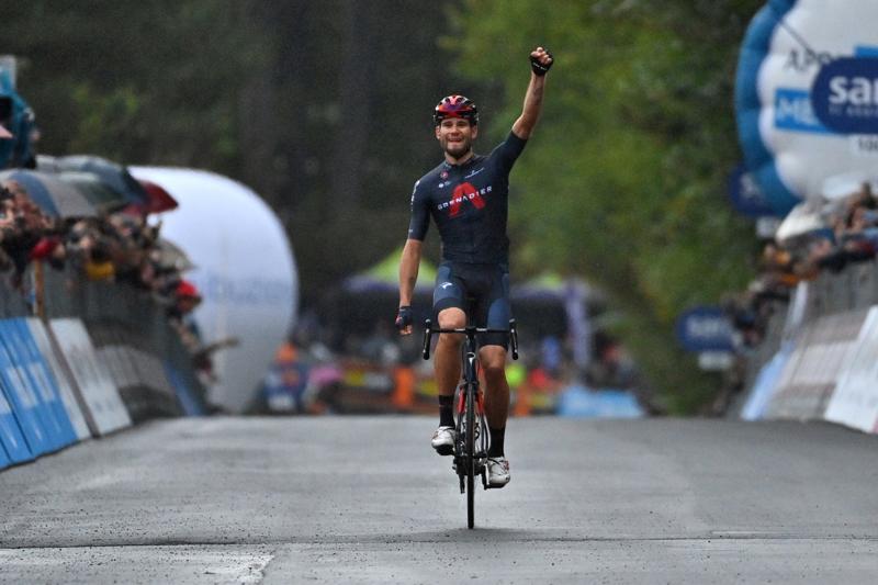 Giro d’Italia 2020, Filippo Ganna è un gigante: vince anche in salita Giro d’Italia 2020, Filippo Ganna è un gigante: vince anche in salita