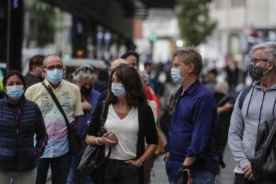 No alle mascherine: anche i vigili urbani di Roma in piazza San Giovanni