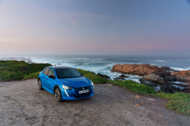Nuova Peugeot e-208 vince il premio “Electric Small Car of the Year”