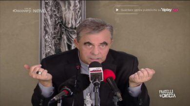 Fratelli di Crozza, il cardinale Becciu: “Mi accusano di peculato”