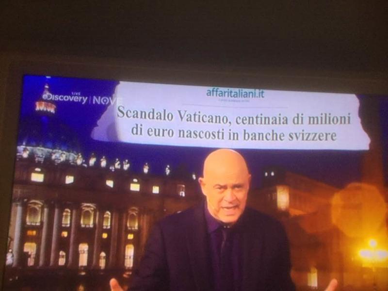Maurizio Crozza legge Affaritaliani.it: in tv gli articoli sul caso Becciu