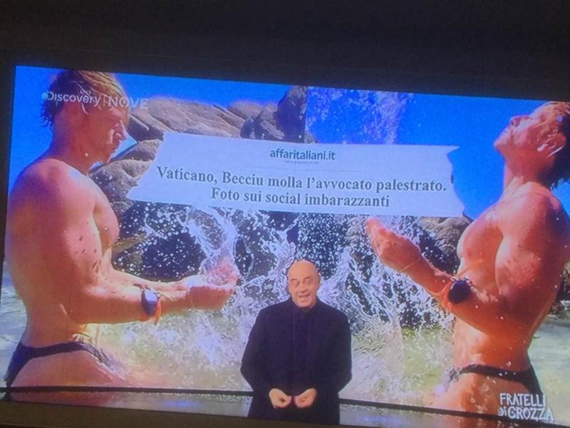Maurizio Crozza legge Affaritaliani.it: in tv gli articoli sul caso Becciu Maurizio Crozza legge Affaritaliani.it: in tv gli articoli sul caso Becciu