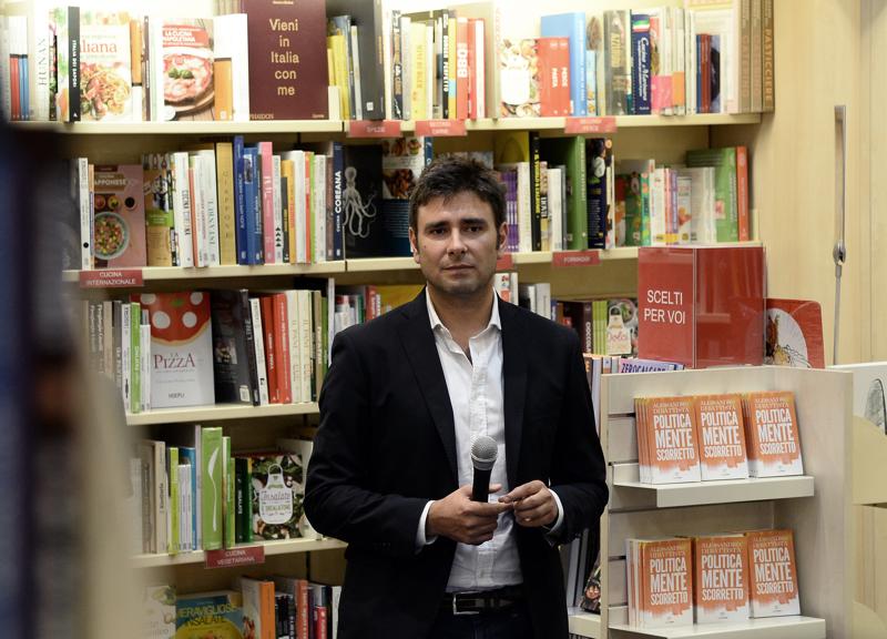 M5s, Di Battista: “Ok a guida collegiale.Alleanza col Pd è deriva bipolarista” M5s, Di Battista: “Ok a guida collegiale.Alleanza col Pd è deriva bipolarista”
