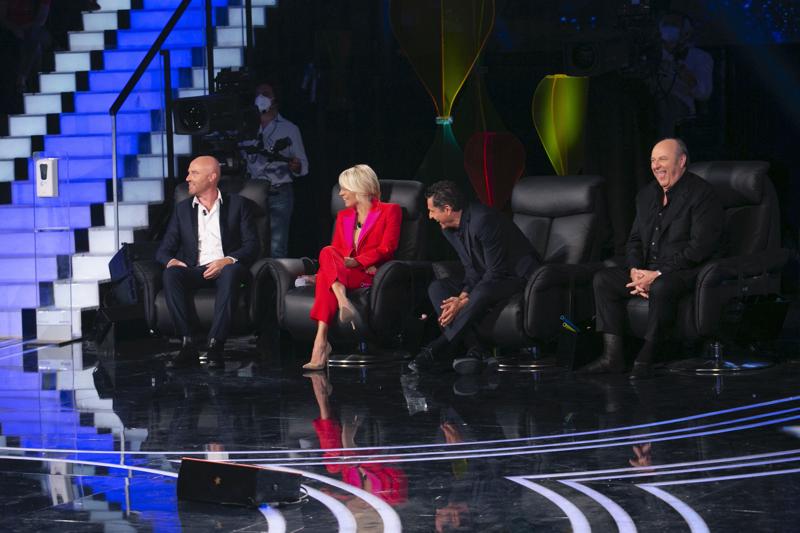 Ascolti tv, “TU SI QUE VALES” batte Milly Carlucci. Le cifre Ascolti tv, “TU SI QUE VALES” batte Milly Carlucci. Le cifre