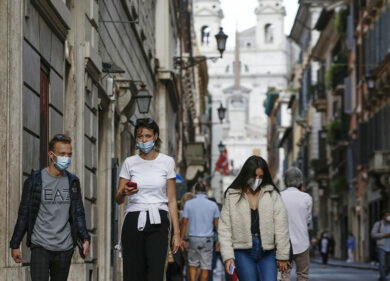Il Covid e la paura che permea l’atmosfera di strade e piazze