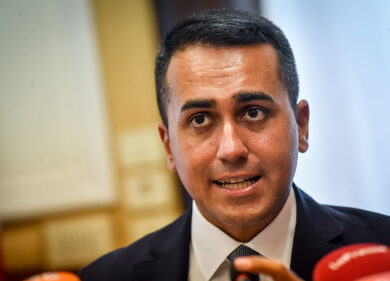 Sondaggi, Lega di Salvini cade. Un grande partito fa il RECORD e vola