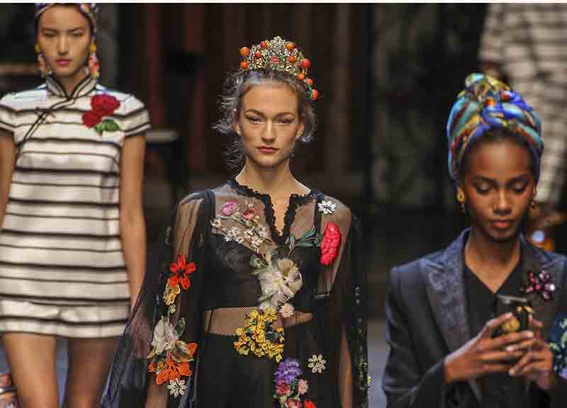 Top model D&G, stress da passerella. Va a vivere in una favela brasiliana Top model D&G, stress da passerella. Va a vivere in una favela brasiliana