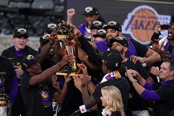Lakers campioni Nba, LeBron miglior giocatore. Titolo nel nome di Kobe Bryant