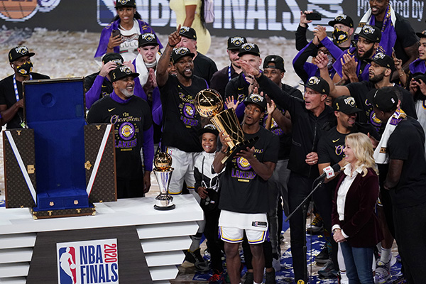 Lakers campioni Nba, LeBron miglior giocatore. Titolo nel nome di Kobe Bryant