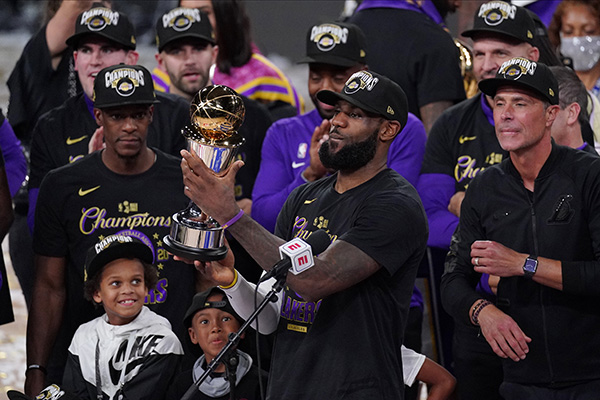 Lakers campioni Nba, LeBron miglior giocatore. Titolo nel nome di Kobe Bryant