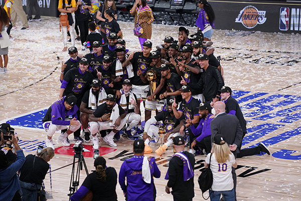 Lakers campioni Nba, LeBron miglior giocatore. Titolo nel nome di Kobe Bryant