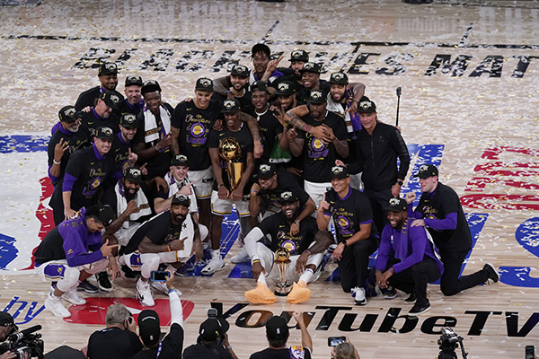 Lakers campioni Nba, LeBron miglior giocatore. Titolo nel nome di Kobe Bryant