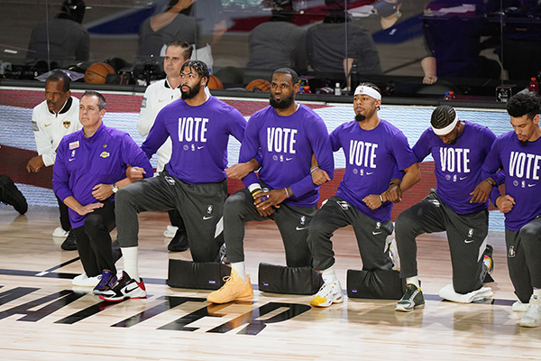 Lakers campioni Nba, LeBron miglior giocatore. Titolo nel nome di Kobe Bryant