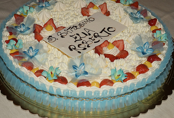 Festa per il battesimo a Milano per il piccolo principe Elia Roberto Festa per il battesimo a Milano per il piccolo principe Elia Roberto