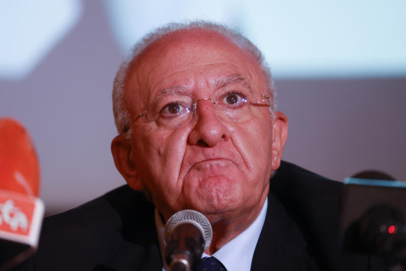De Luca, nuove restrizioni anti-Covid in Campania: limiti d’orario al jogging De Luca, nuove restrizioni anti-Covid in Campania: limiti d’orario al jogging