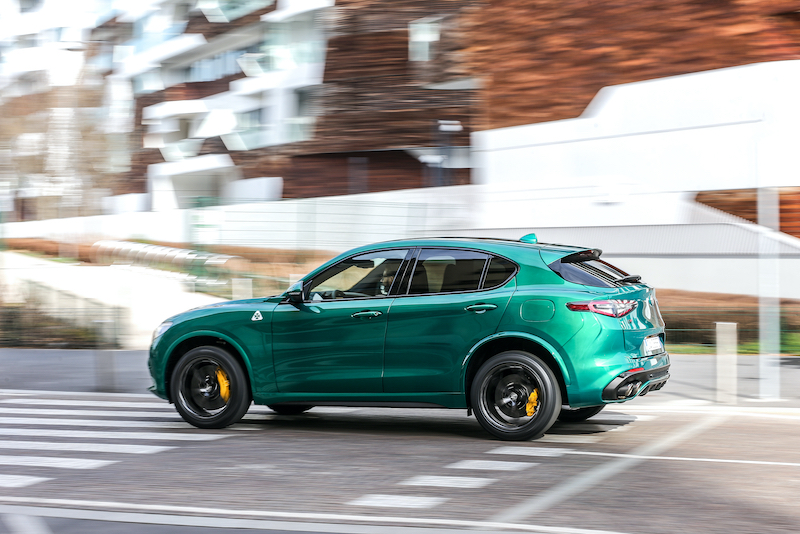 Alfa Romeo Stelvio Quadrifoglio si aggiudica il titolo di “Suv dell’anno” Alfa Romeo Stelvio Quadrifoglio si aggiudica il titolo di “Suv dell’anno”