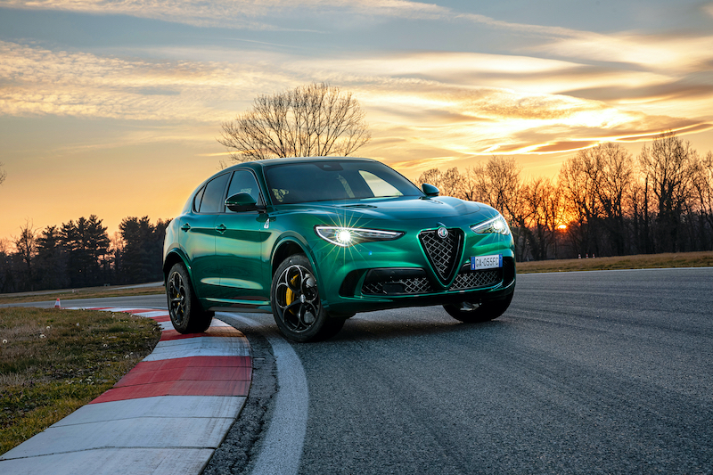 Alfa Romeo Stelvio Quadrifoglio si aggiudica il titolo di “Suv dell’anno” Alfa Romeo Stelvio Quadrifoglio si aggiudica il titolo di “Suv dell’anno”