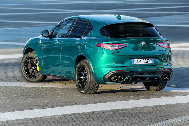 Alfa Romeo Stelvio Quadrifoglio si aggiudica il titolo di “Suv dell’anno” Alfa Romeo Stelvio Quadrifoglio si aggiudica il titolo di “Suv dell’anno”