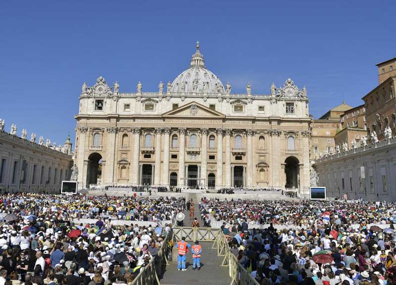 Violenze sui chierichetti del Papa: via al processo in Vaticano con Pignatone