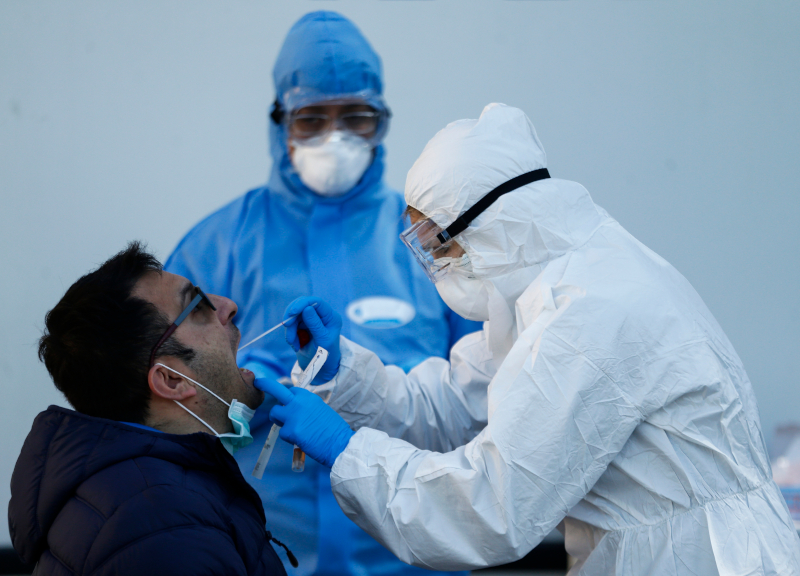 Coronavirus, test salivari non affidabili. Ipotesi kit per il tampone a casa Coronavirus, test salivari non affidabili. Ipotesi kit per il tampone a casa